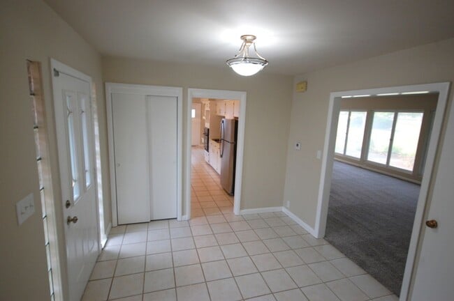 Building Photo - 3 Bedroom 2 Bathroom 2 Stall Attached Garage - Boone Iowa