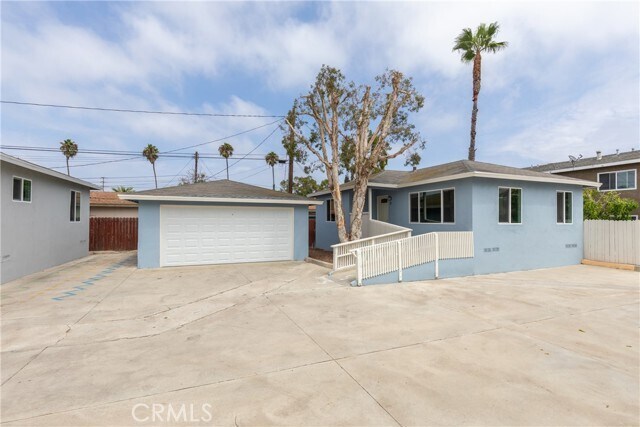 Building Photo - 2218 Placentia Ave