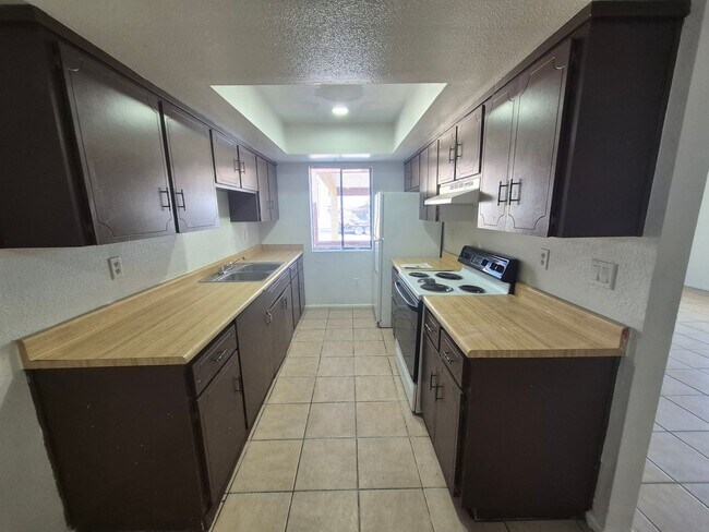 Building Photo - 2640 S Virginia Dr