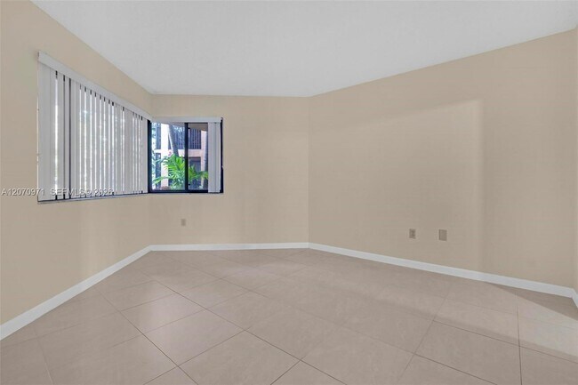 Building Photo - 15545 N Miami Lakeway
