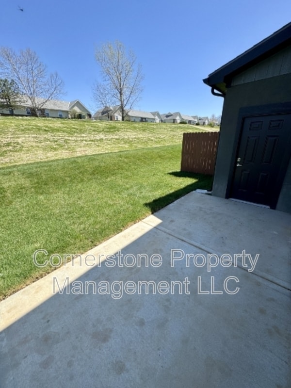Building Photo - 8377 Valley Spring Dr