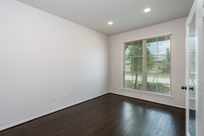 Building Photo - 15518 Lake Meridian Dr