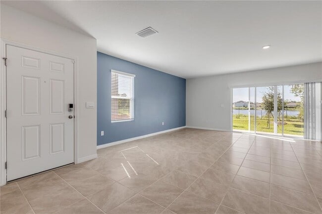 Building Photo - 2725 Silver Canoe Dr