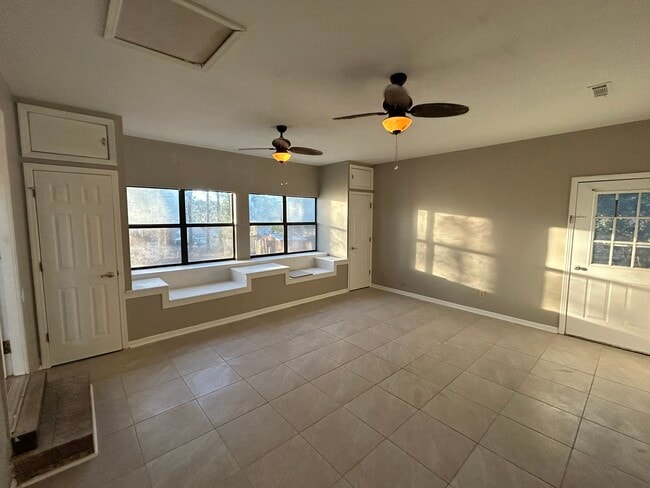 Building Photo - 108 Pinecrest Loop