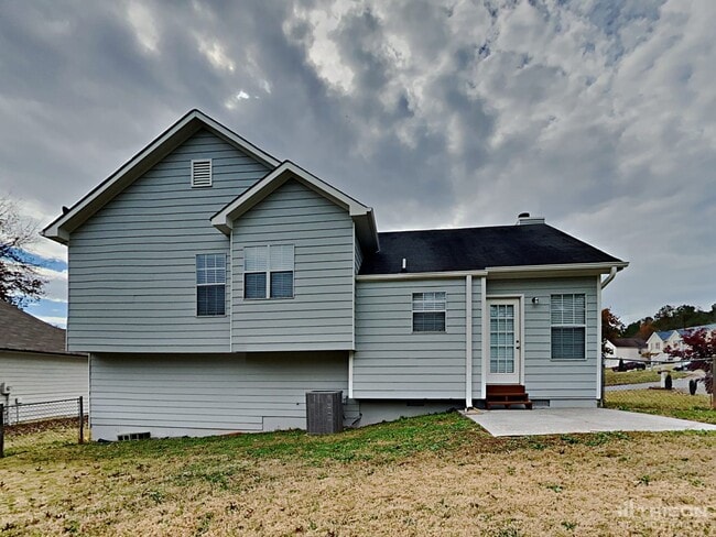 Building Photo - 102 Thornwood Dr