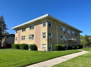Building Photo - 10931 S Lloyd Dr