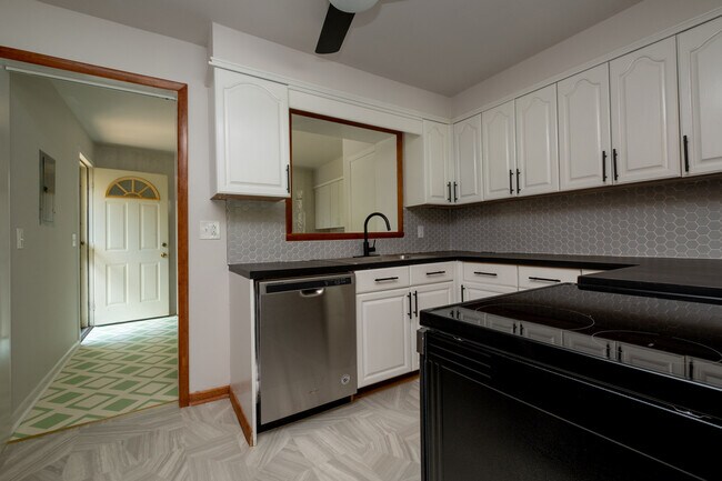 Building Photo - 1021 Maynor Ave