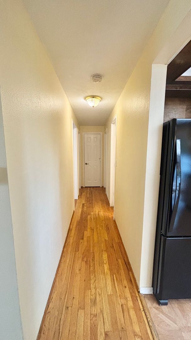 Building Photo - 1/2 Month Free - Charming Single-Level Home with Spacious Yard & Easy Portland Access
