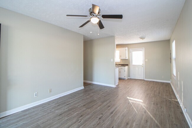 Building Photo - 670 Artic Ave