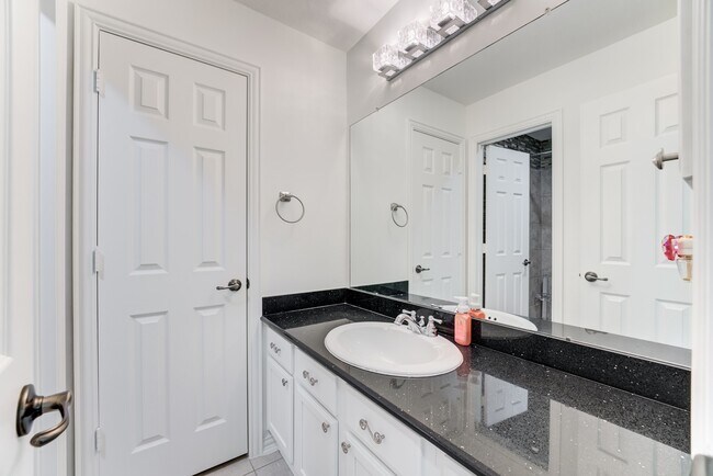 Building Photo - 7906 Del Monte Dr