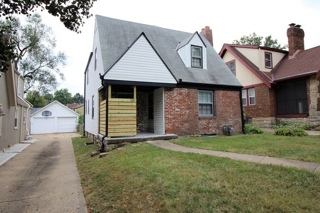 Primary Photo - 707 E 72nd St