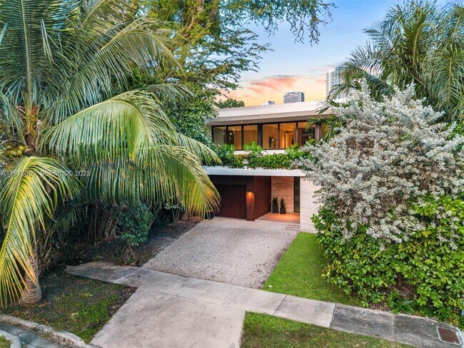 Building Photo - 77 SW 18th Terrace