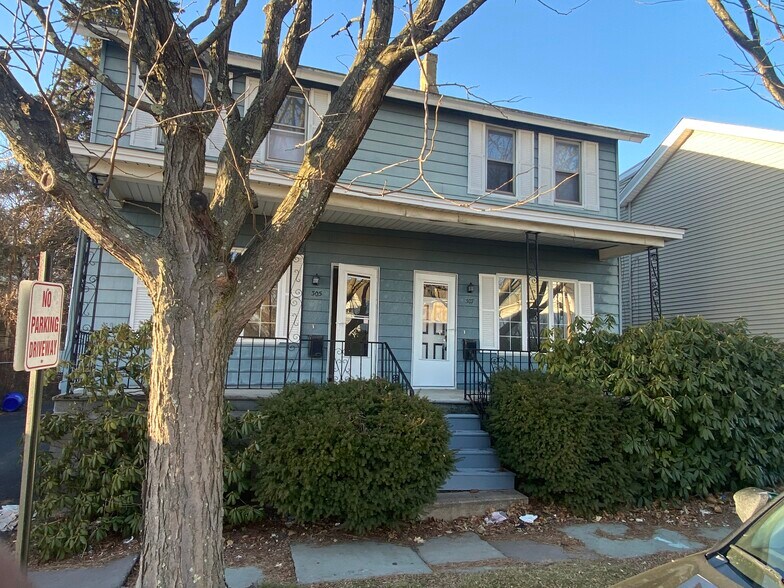 Primary Photo - 305 N Everett Ave