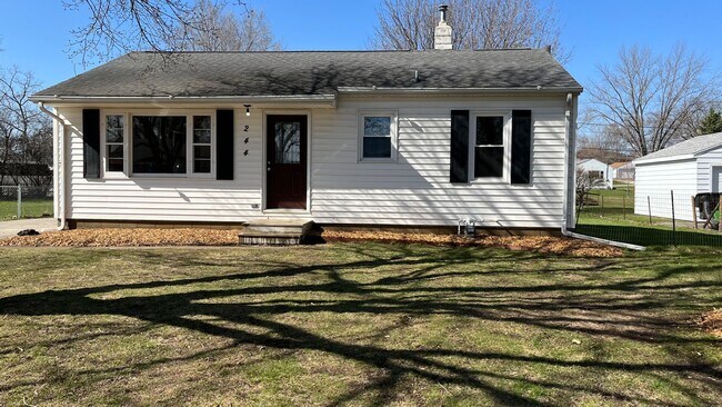 Building Photo - 3 bed, 1 1/2 bath Home for rent in Elk Run Heights