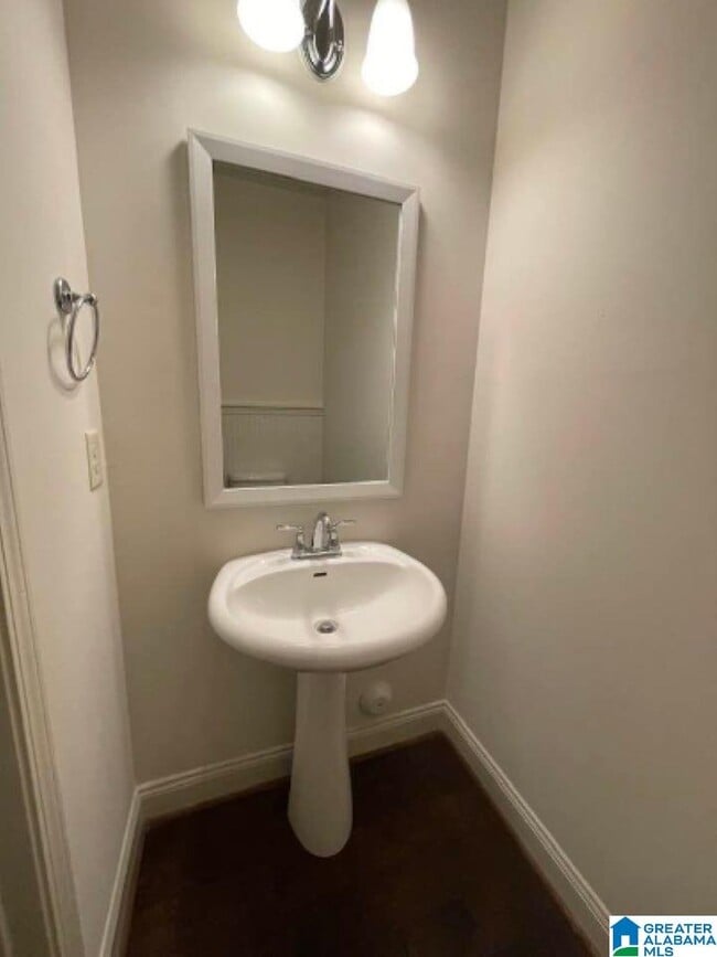 Building Photo - 4008 Lennox Rd