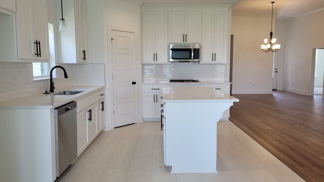 Building Photo - Beautiful 4 bedroom home in Baton Rouge