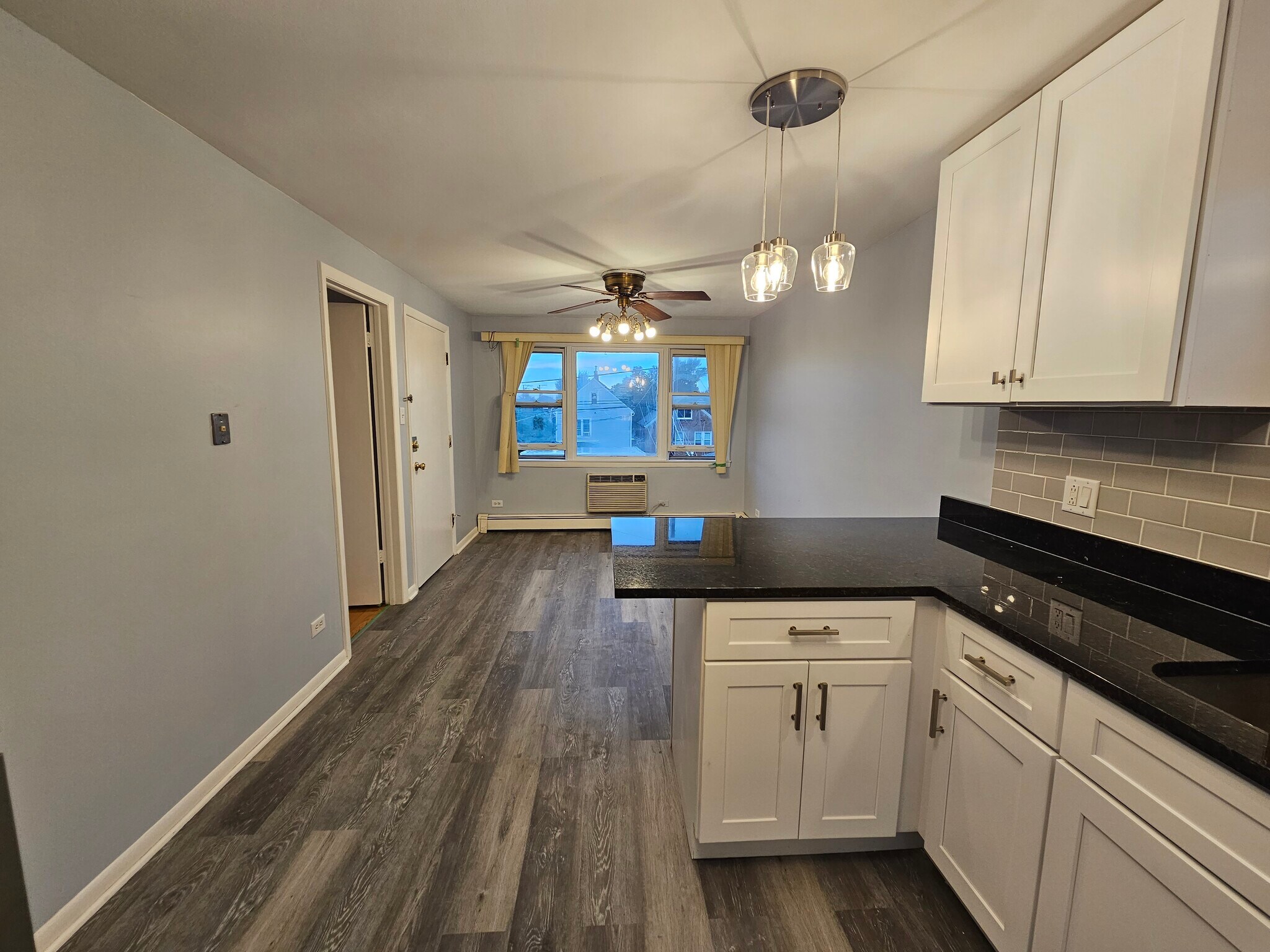 Building Photo - 4640 South Avers Avenue