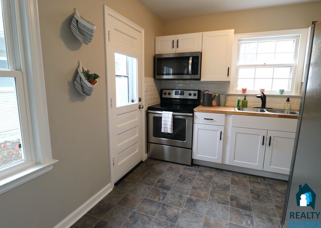 Building Photo - Adorable 3 Bed House!