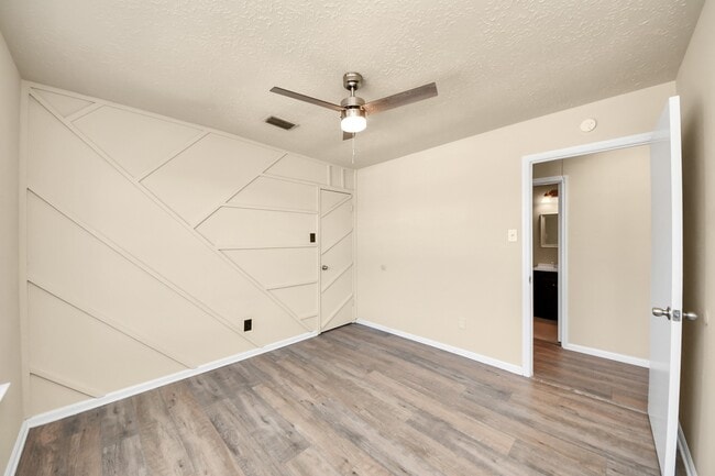 Building Photo - 20303 White Poplar Dr