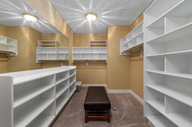 Building Photo - 7040 Royal Villa Ct