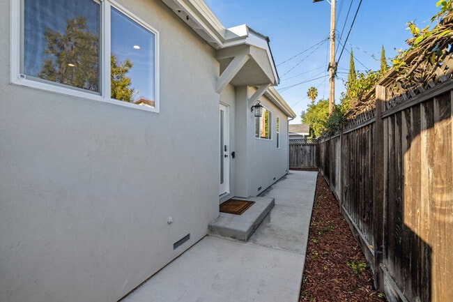 Building Photo - 1817 Andrea Pl