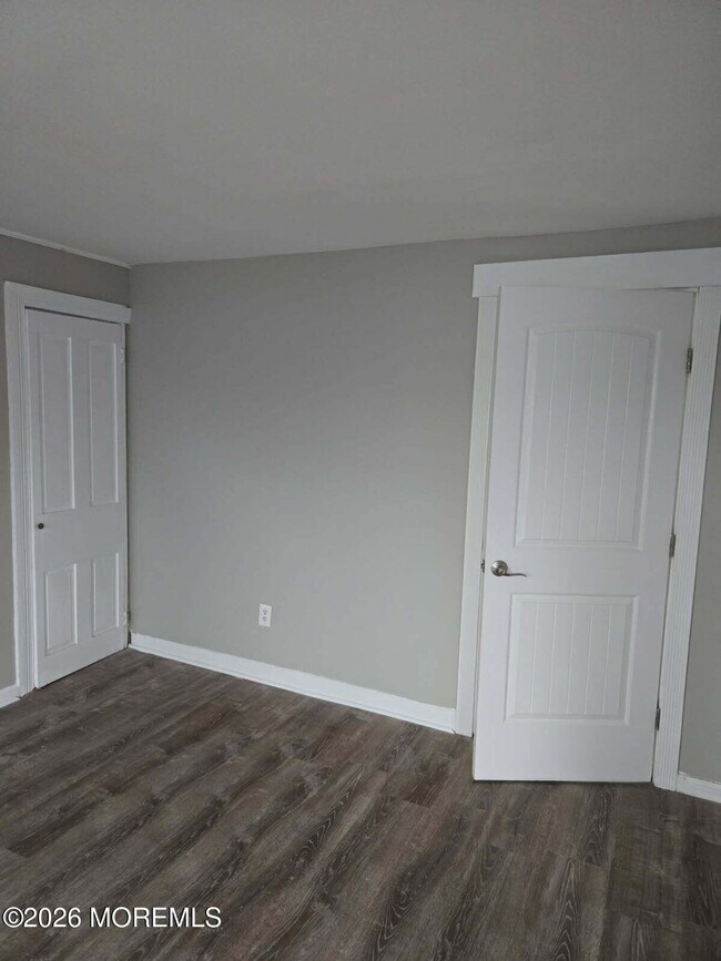 Building Photo - 43 Webb Ave