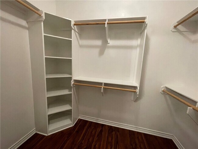 Building Photo - 1915 Dartmouth St