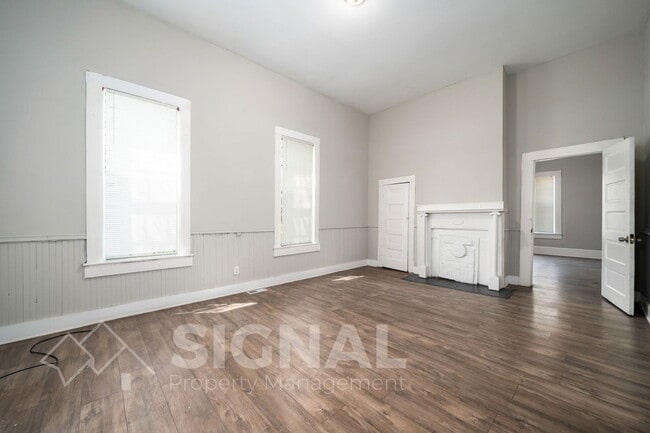 Building Photo - 625 5th Way