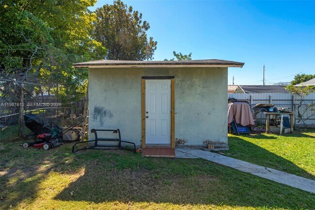 Building Photo - 3055 NW 23rd Ave