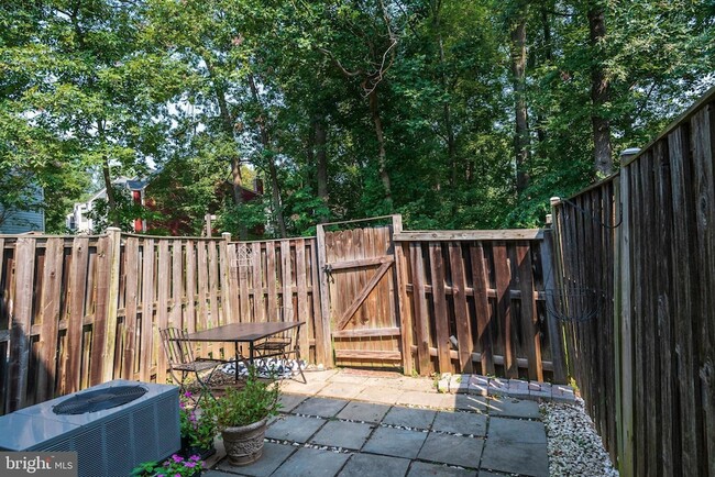 Building Photo - 2133 Whisper Way