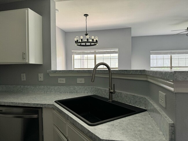 Building Photo - 2320 Gracy Farms Ln