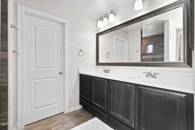 Building Photo - 4524 McBee Ct