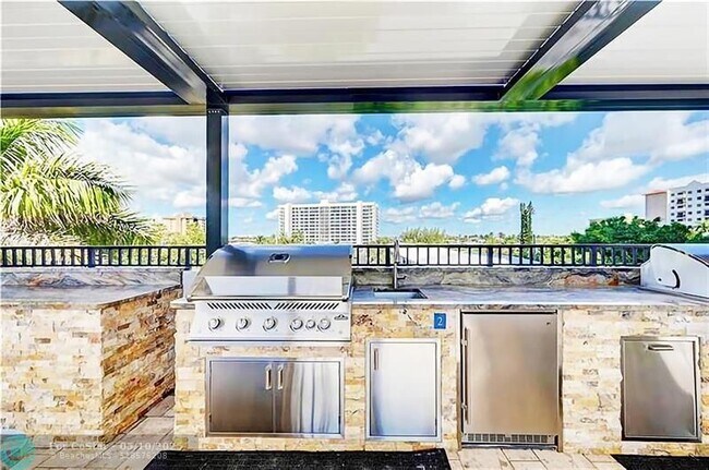 Building Photo - 525 N Ocean Blvd