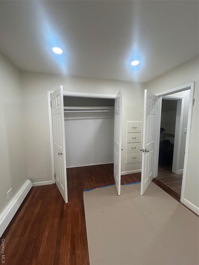 Building Photo - 33 Horatio St