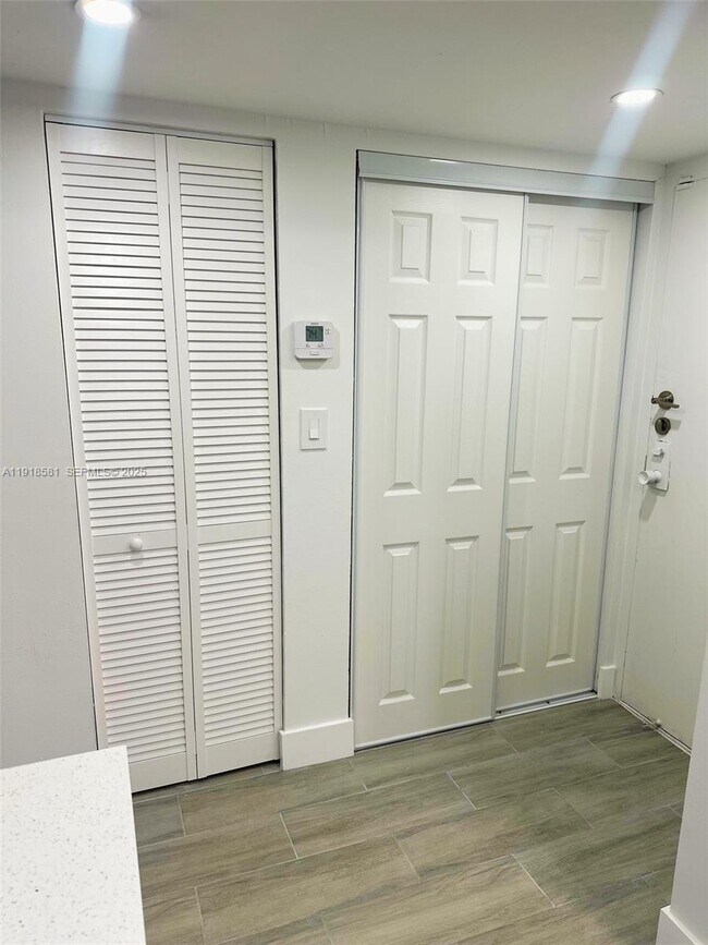 Building Photo - 14201 N Kendall Dr