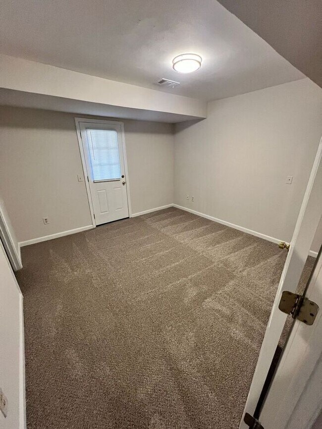 Building Photo - Hard to find and easy to love—this spacious Sugar Hill home won’t last long!