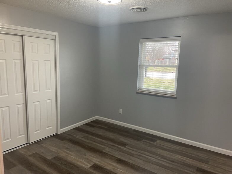 Building Photo - 1812 Briarwood Dr