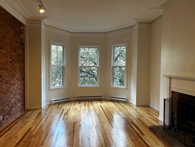 Building Photo - 329 Beacon St