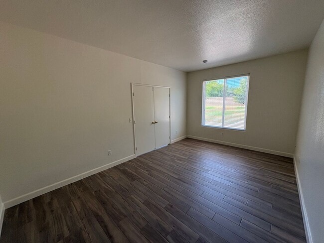 Building Photo - 2 Story Home Near Shopping Center Rent Ready!