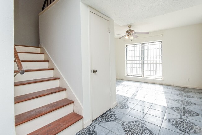 Building Photo - 4022 Belle Park Dr