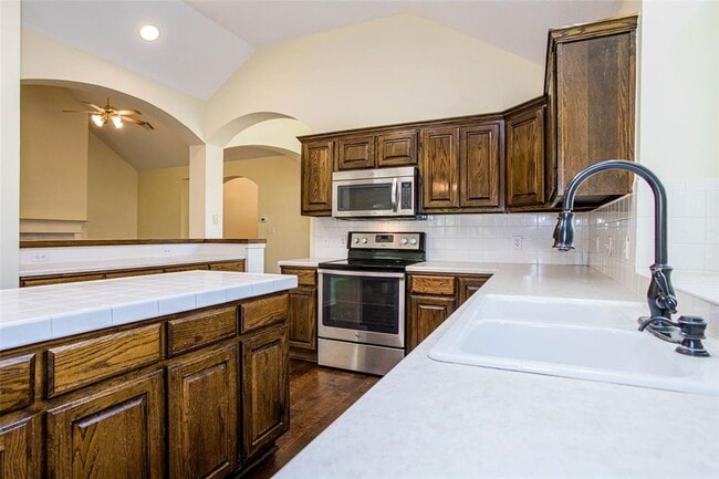Building Photo - 3605 Bayton Dr