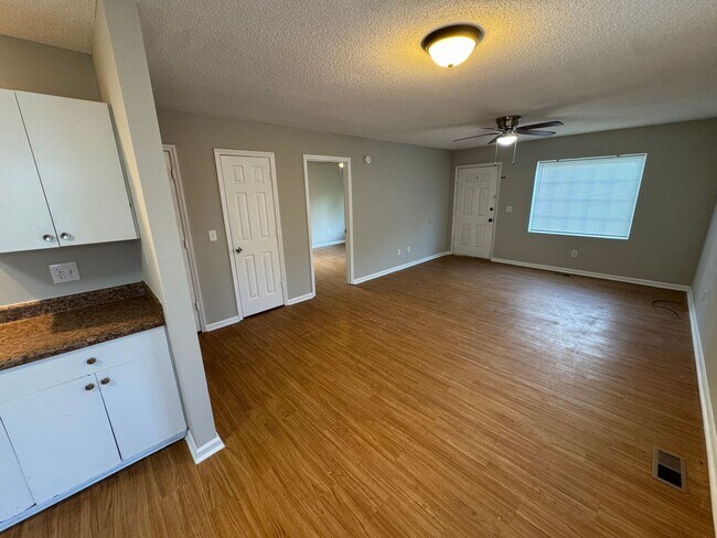 Building Photo - 4 Bed/2 Bath near downtown Clayton