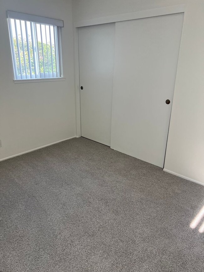 Building Photo - Moffett tract 5 bedroom home with pool in cul-de-sac