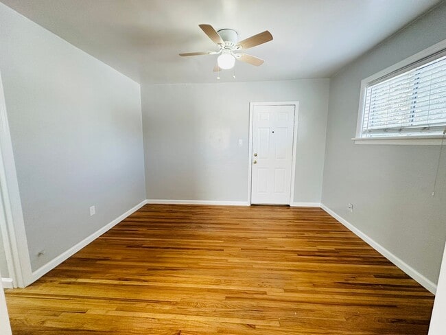 Building Photo - 7 E Clark St