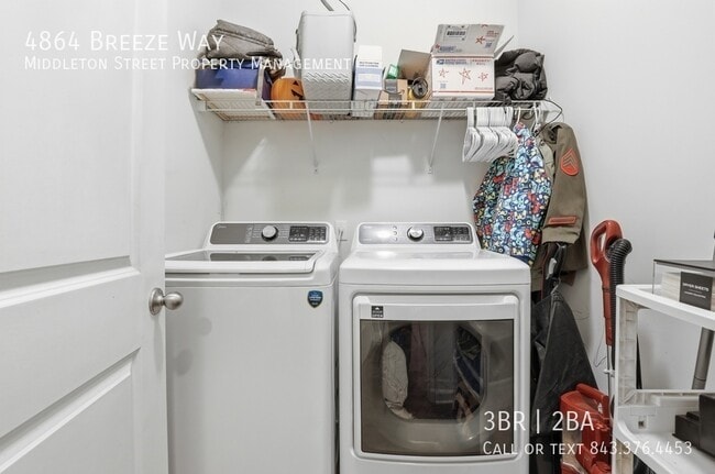 Building Photo - 4864 Breeze Way
