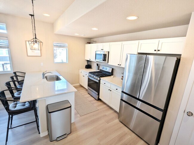 Building Photo - 7443 Gorgeted Quail Grv