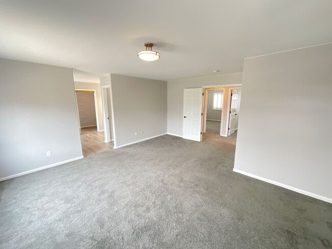 Building Photo - 3 Bedroom Home Available Near N Gate Blvd ...