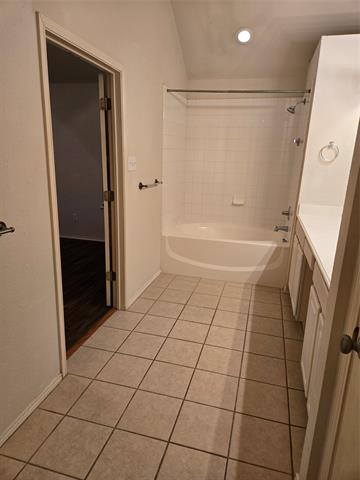 Building Photo - 606 Zollman Ct