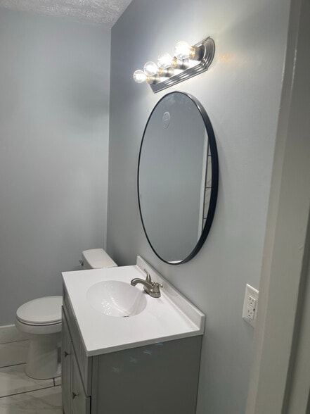 Building Photo - 237 Highview St