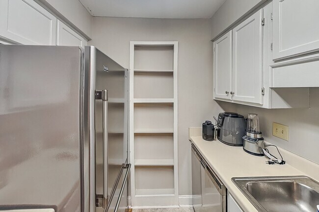 Building Photo - 3104 Pine Heights Dr NE